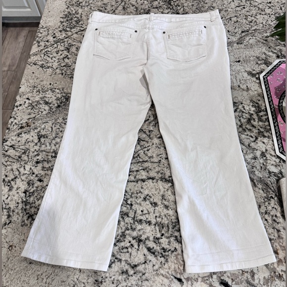Elle Women’s Size 16 White Denim Mid Rise Cropped Pants Capris Jeans - Picture 4 of 11